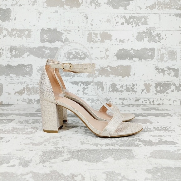 New Bandolino Armory 3 Silver Open Toe Ankle Strap Heeled Sandals C501 - Picture 6 of 12